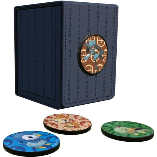 Collect, store, and personalize with the Alcove Click for Pokémon! The Alcove Click comes with four themed badges featuring Turtwig, Chimchar, Piplup and Riolu. This Deck Box holds up to 100 standard size trading cards double-sleeved in Ultra PRO Deck Protector® sleeves, features a strong magnetic closure, and has dual thumb notches for easy access to your deck. Personalize your Alcove Click by popping on your favorite magnetic badges and replacing them with other badges. badges have a 1.5 in. diameter.