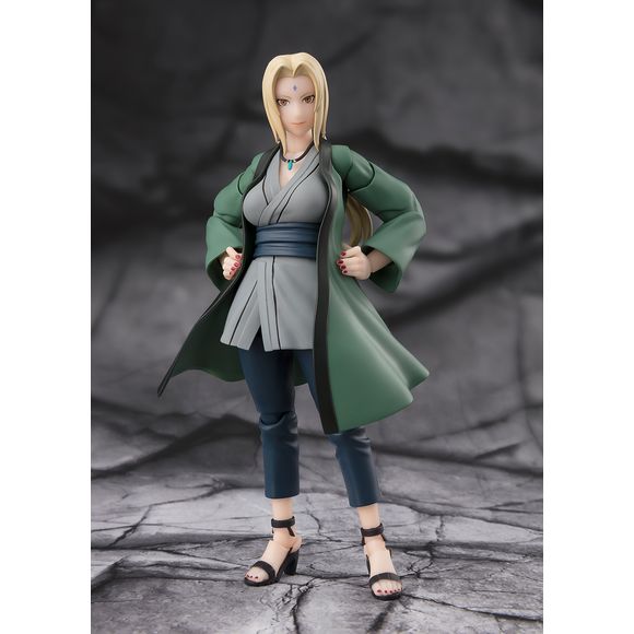 4 sets of various optional face parts including both a battle form and comical expression are included! A Mitotic Regeneration optional expression is included together with Mitotic Regeneration versions of her hands so that the use of the jutsu can be accurately recreated.

There is also an optional necklace part included as well as an extra expression for S.H.Figuarts Naruto - The No. 1 Most Unpredictable Ninja- so you can recreate those memorable scenes of Tsunade and Naruto together!

Measures approximat