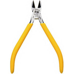 These new nippers from God Hand make dealing with masking tape a breeze! It's easy to know if your cut was successful because there's a snapping sound and a tactile response; they cut cleaner and faster than scissors and knives. The tape is also less prone to twisting when cut with these nippers, so it'll stick tightly to your projects without letting go prematurely. What a great idea -- order yours today!

Precautions
Do not use for anything other than the intended purpose. When used to cut metal or plasti