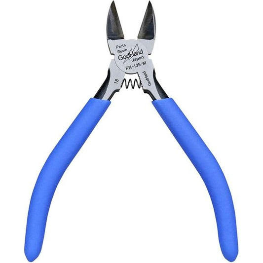 Cut plastic parts and resin in one go with the highly durable double-edged blade! Cut unnecessary parts and save time when modifying! Cut plastic parts and resin with the highly durable double-edged blade! Although the cut surface is not very clean, it can cut powerfully up to 6mm thick! It is a reliable tool that helps to reduce the time required for modifying plastic models and creating resin kits.

The flat blade makes it easy to cut along the surface of the part, and it is also great for removing protru