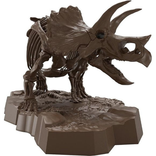Following in the footsteps of the tyrannosaurus, the second round in the authentic dinosaur skeleton series is here: the triceratops! A fusion of science and beauty of modeling, the dynamic pose of the triceratops is intimidating to its enemies.