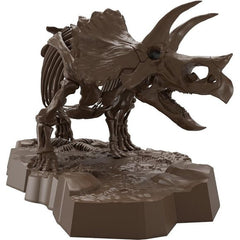 Following in the footsteps of the tyrannosaurus, the second round in the authentic dinosaur skeleton series is here: the triceratops! A fusion of science and beauty of modeling, the dynamic pose of the triceratops is intimidating to its enemies.
