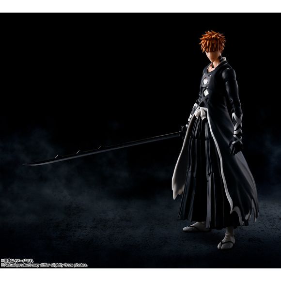 Ichigo Kurosaki from "BLEACH," in BANKAI mode from the Bleach: Thousand-Year Blood War, joins S.H.Figuarts! Featuring fine detail and flexible parts that don't get in the way of its high posability, this figure can re-create your favorite scenes. [Set Contents]Main Body, Four optional expressions, Three pairs of optional hands, Tensa Zangetsu