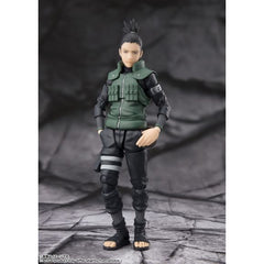 Shikamaru Nara from the "NARUTO" series joing S.H.Figuarts!  Comes with 4 types of interchangeable facial parts, such as a "battle face" and a "smile"!  [Set Contents] Main body, 6 types of interchangeable wrist parts (left and right), 4 types of interchangeable facial parts, Interchangeable thigh parts (left and right), Chakra sword, Asuma lighter, Shadow stitching technique sheet