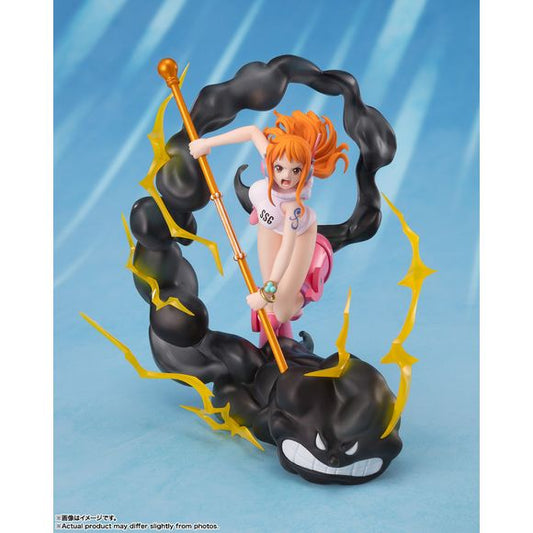The Future Island -Egghead- version of Nami is recreated in three dimensions with powerful effects, reminiscent of the scene where she unleashes her thunderbolt. [Set Contents] Main body (including effects)