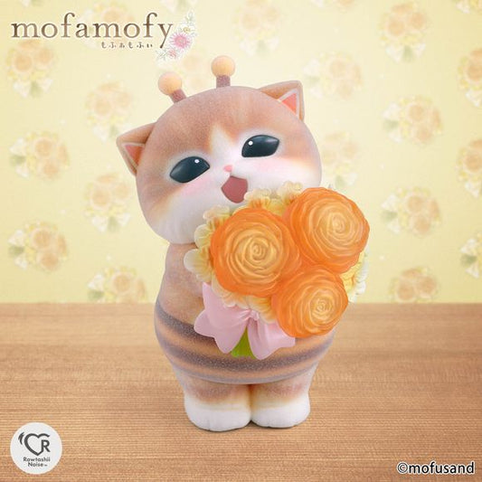 PRE-ORDER: Expected to ship in October of 2025

Mofusand's "Hachinyan" is now available from the figure brand "mofamofy", which features fluffy flockies and transparent and colorful bouquets! It is characterized by a fluffy texture, a transparent and colorful bouquet, lovely moist eyes, and a chubby form.