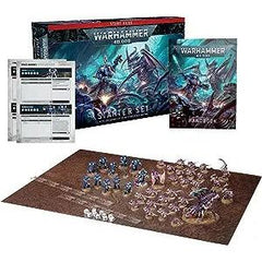 This boxed set includes:
1x 64-page softcover Warhammer 40,000 Starter Set Handbook 
38x plastic push-fit Citadel miniatures 
11x Space Marines
- 1x Captain in Terminator Armour:
- 5x Terminators:
- 5x Infernus Marines:
27x Tyranids
- 1x Winged Tyranid Prime
- 1x Psychophage
- 3x Von Ryan’s Leapers:
- 20x Termagants
- 2x Ripper Swarm

2x reference sheets

1x 30" by 22.4" double-sided gaming mat

2x range rulers and 10x six-sided dice