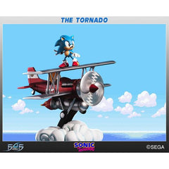 First 4 Figures is proud to present The Tornado Diorama: Capturing the final climactic moments as Sonic and Tails chase after Robotnik at the end of Sonic the Hedgehog 2. Tails pilots the trusty red bi-plane “The Tornado” whilst Sonic rides the wings high above the clouds.

In the exclusive version of "The Tornado" Diorama the rocket booster below the plane is engaged with full effect as it flashes with the inclusion of LEDs. Made of high-quality polystone resin.

Highly limited to 425 pieces worldwide.

Ap